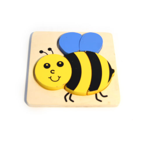 Petit puzzle en bois en forme de une abeille