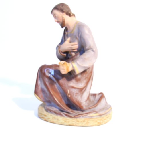 Statue d’un pelerin entrain de prier