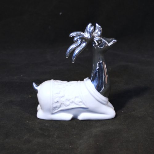 Petite statuette de cerf blanc et argenté
