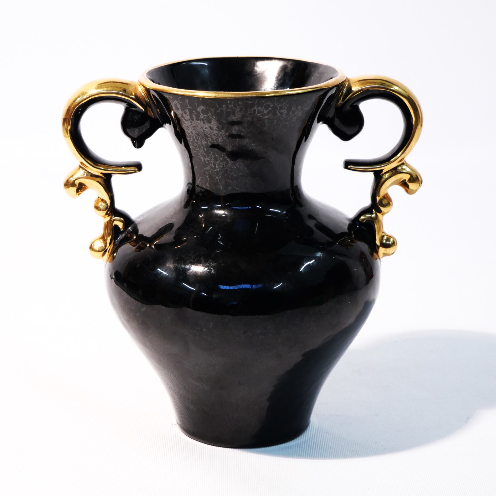 Vase noir et doré