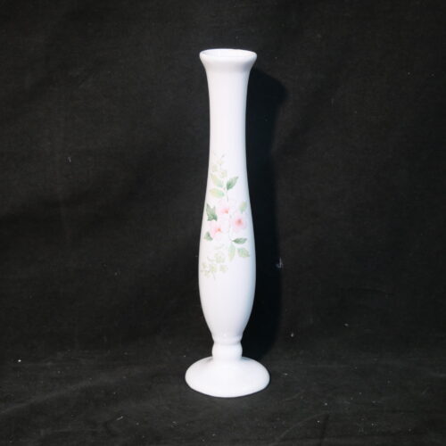 vase en porcelaine avec fleure rose sauvages