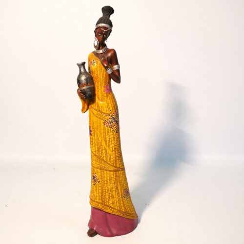 Statuette africaine qui tient un vase