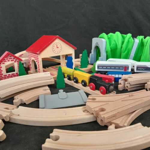 Petits trains et circuits en bois
