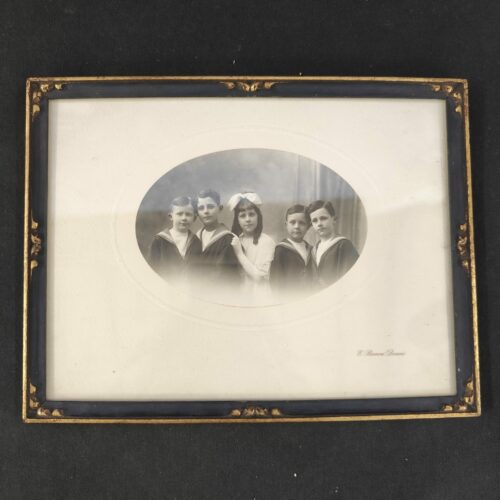 Cadre rectangulaire doré vintage avec photo de 5 enfants