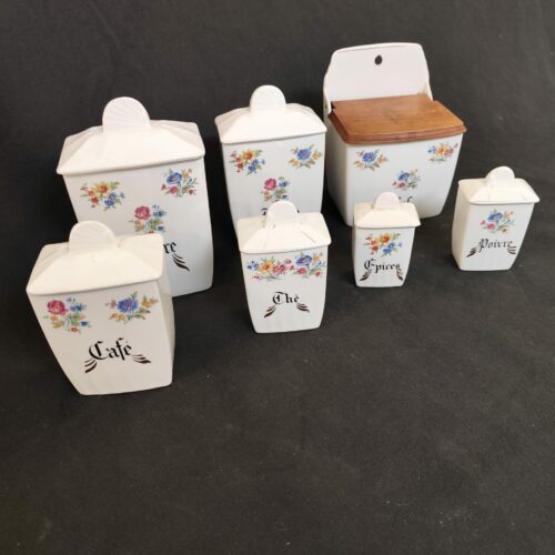 Lots de 7 pots en semi porcelaine vitrifiée – Ceranord St Amand Versailles
