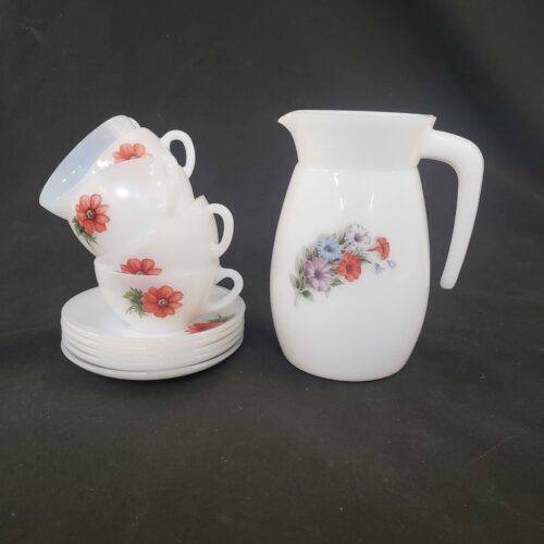 Service arcopal vintage à fleur rouge