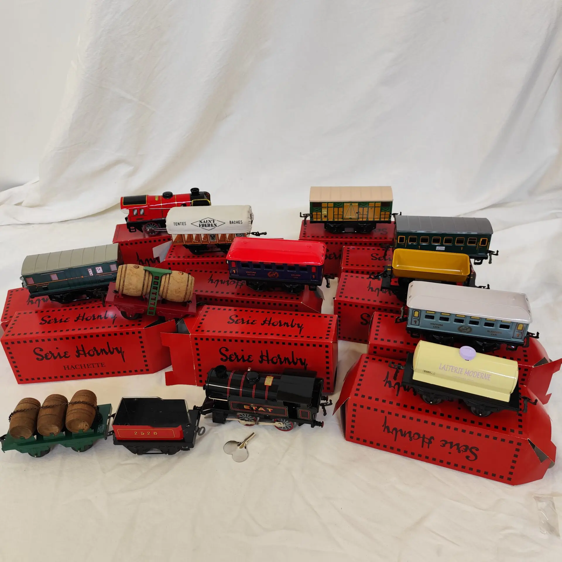 Lot De 10 Voitures De Train Miniatures éclairées - Échelle HO 1:87-1:100, 45 Mm De Long, 6 V - Styles Et Couleurs Assortis