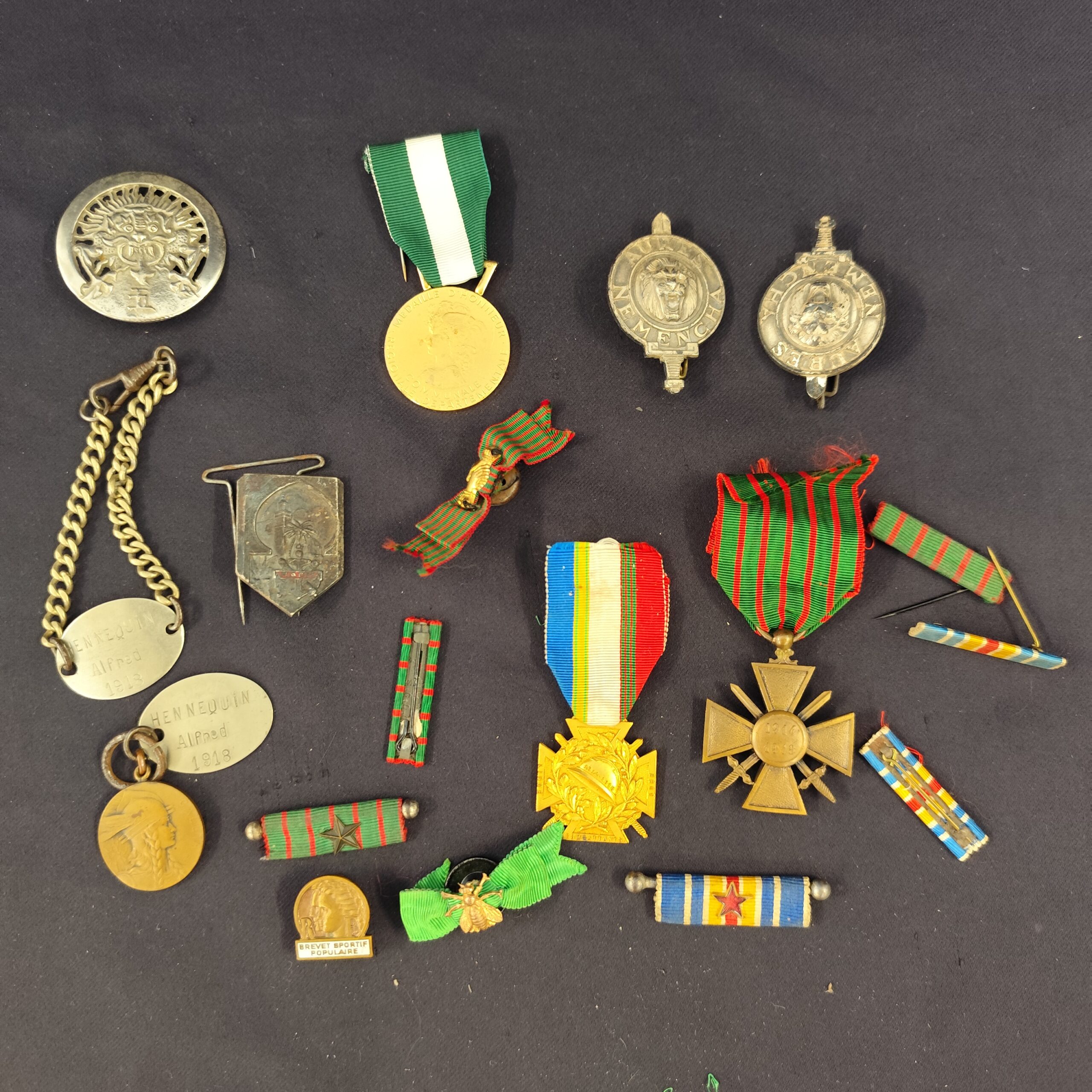 Lot De 5 Ramequins Avec Médailles Militaires Françaises - Orfèvrerie Vintage Argentée